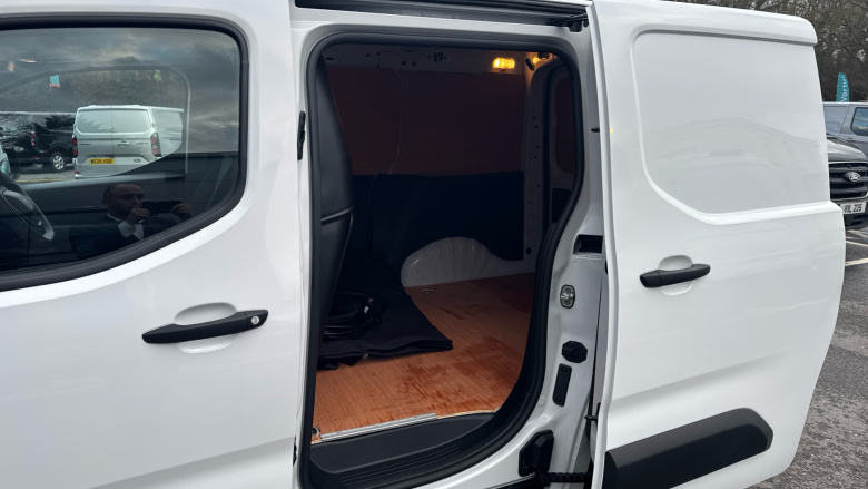 Peugeot Partner E-Standard 800 100kW 50kWh Professional Premium + Van Auto